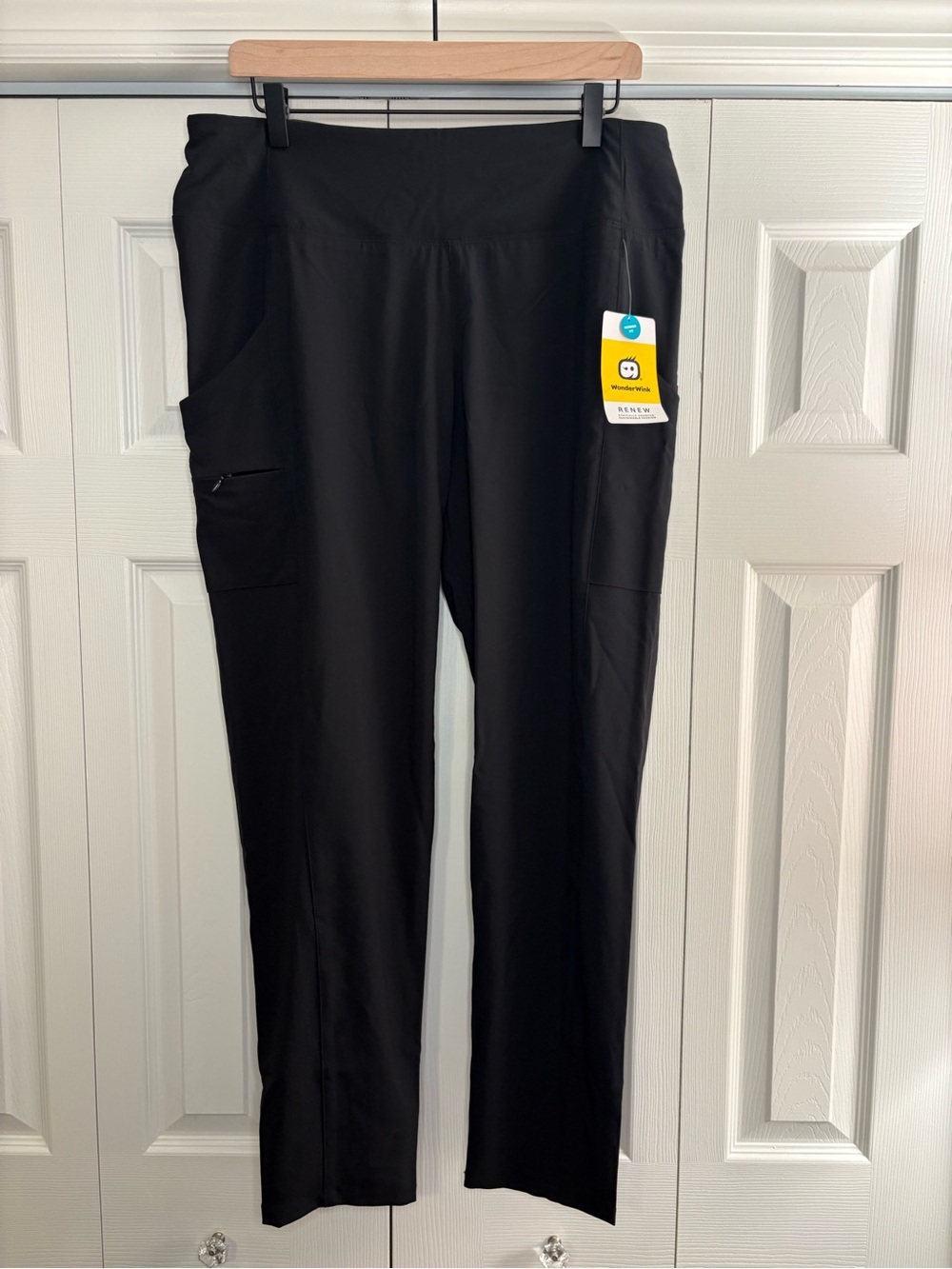 Women’s WonderWink Renew black modern fit  scrub pants size L NWT